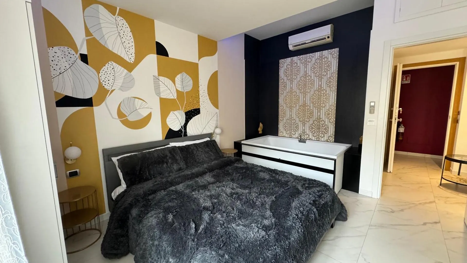 Cagliari Love Suite 0*,  Italy