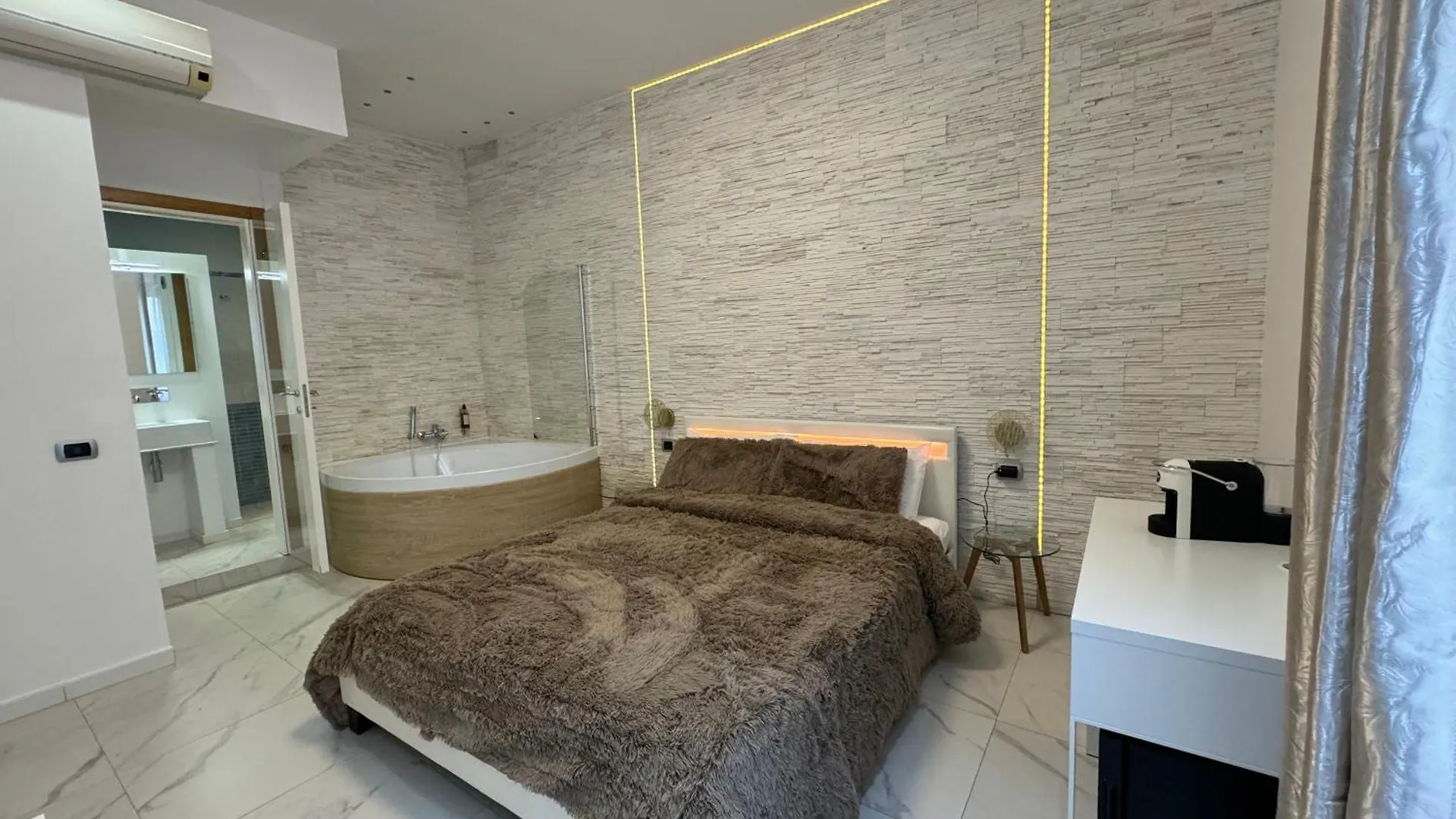 Cagliari Love Suite Italy